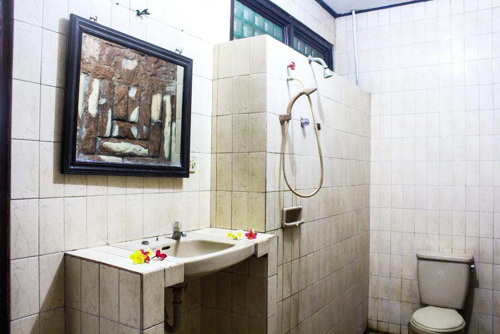 Berlian Inn Кута Экстерьер фото
