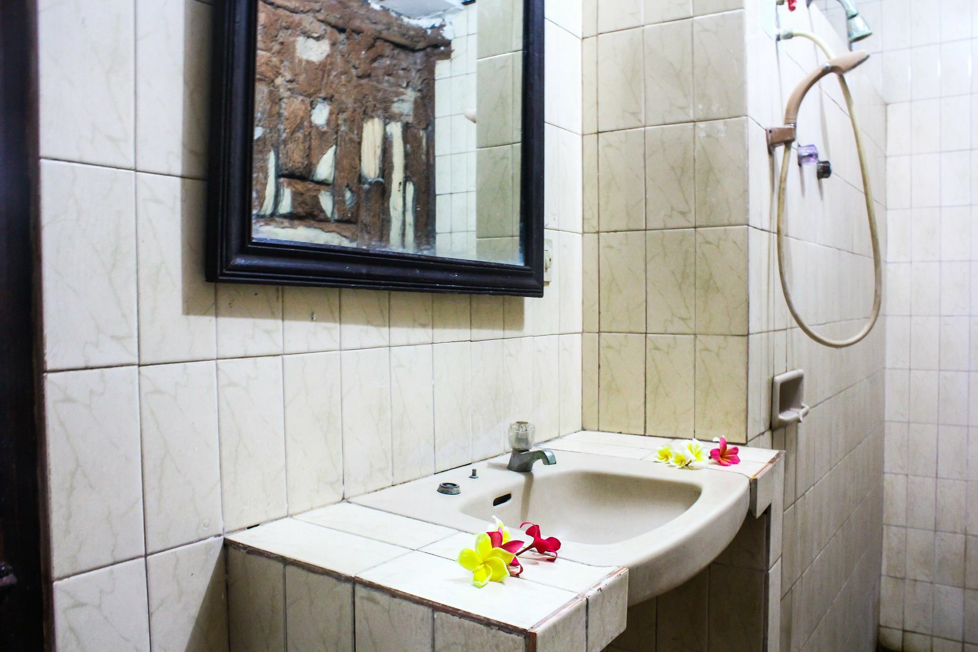 Berlian Inn Кута Экстерьер фото