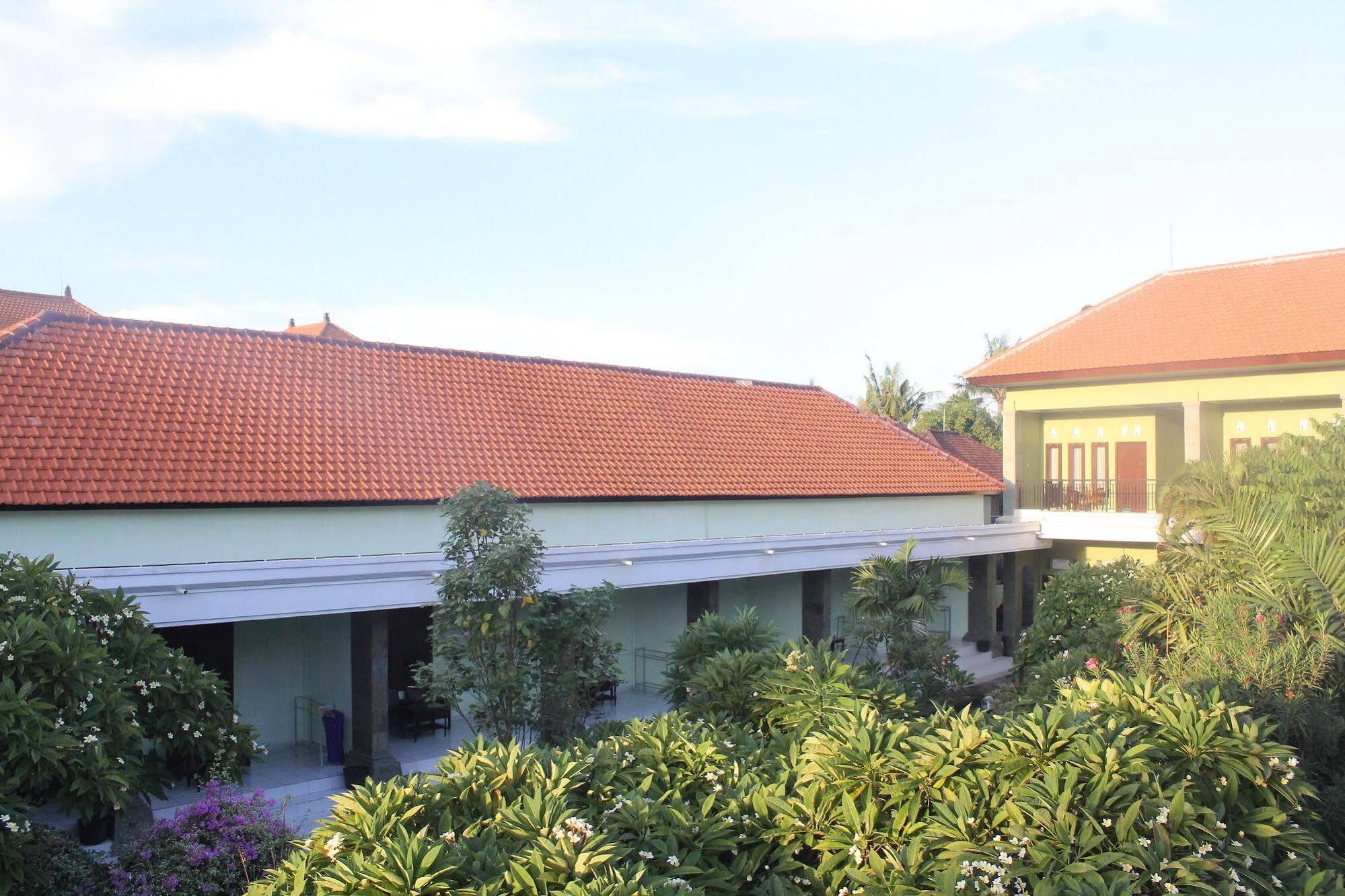 Berlian Inn Кута Экстерьер фото